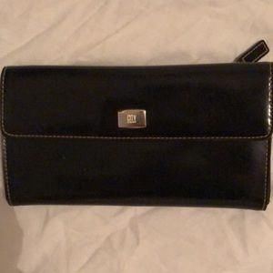 DKNY Women’s black large wallet